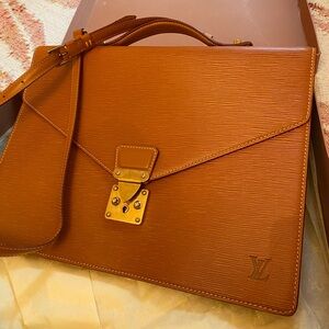 Louis Vuitton vintage brown Epi leather senateur briefcase 16x11x4 inches.
